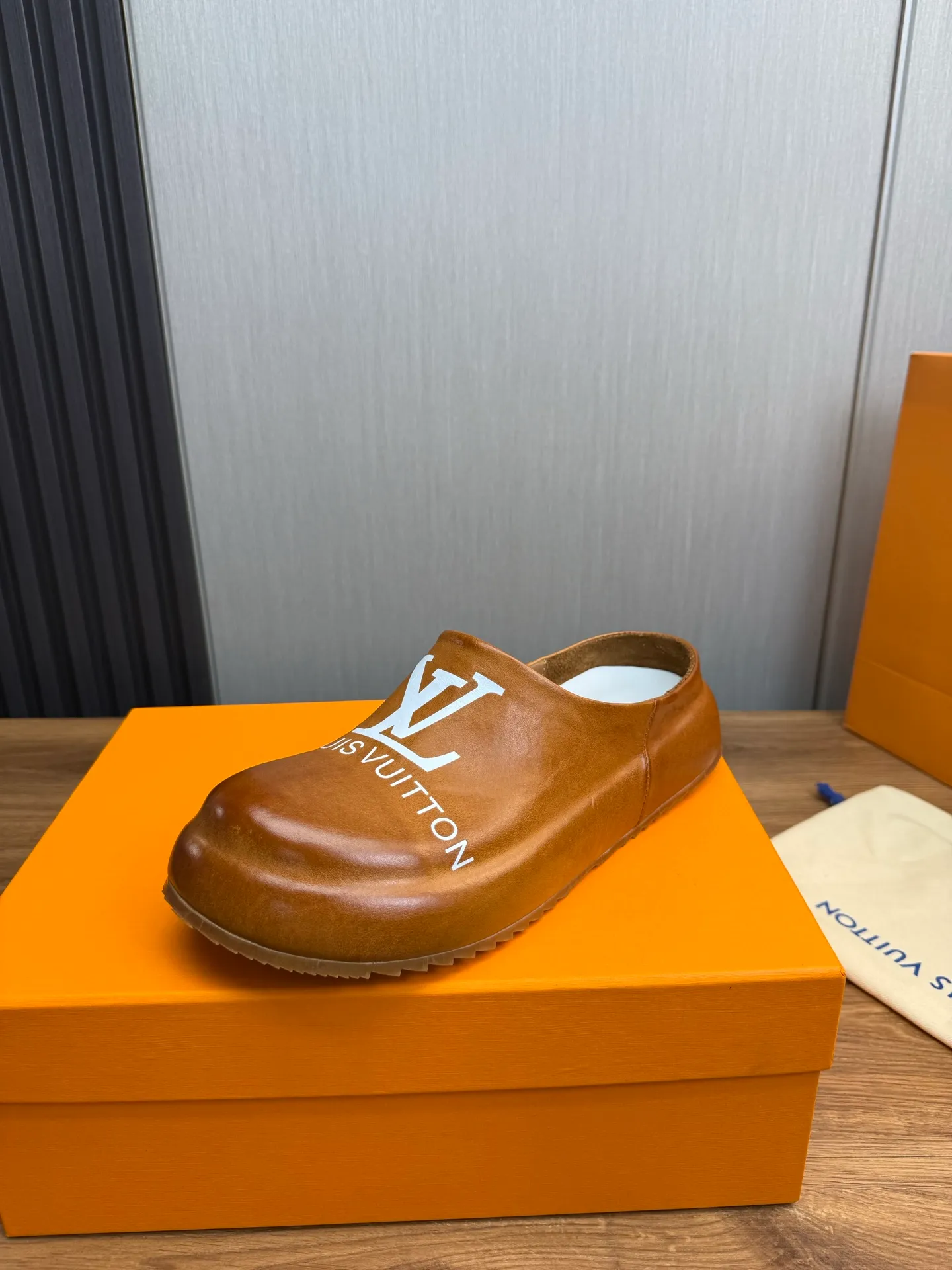 Men's shoes 💰480💰 Lv men's slippers 🩴38-45 size 45 46 🉑️Customized! Full leather slippers: cowhide on the outside, sheepskin on the inside ✅Original outsole⬆️
